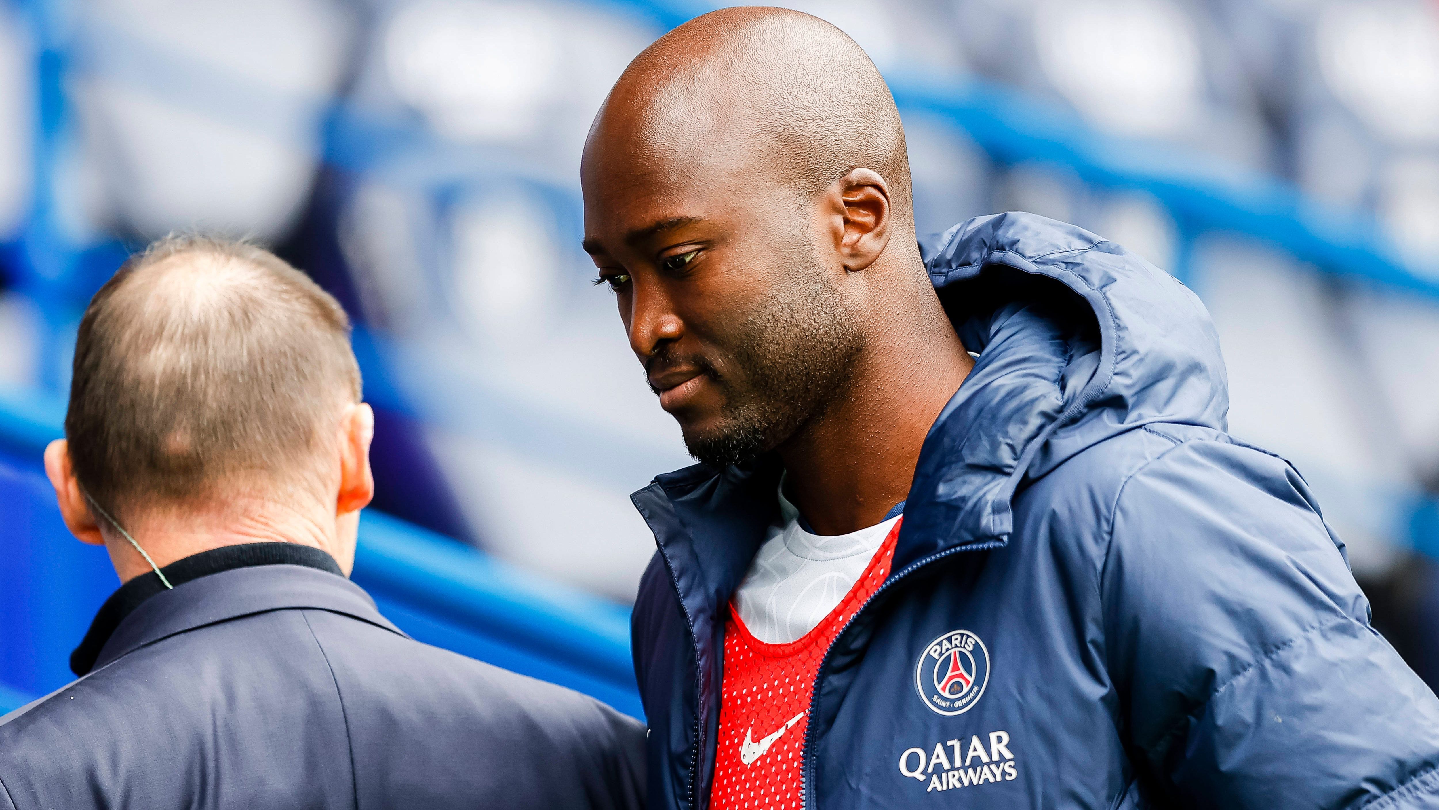 
                <strong>Angeblicher Streichkandidat: Danilo Pereira</strong><br>
                Zwar spielt Danilo Pereira regelmäßig bei PSG - doch um Gehaltskapazitäten freizuschaufeln, ist auch er ein Streichkandidat. Zwar bildet der Portugiese mit Marco Verratti eine ballsichere und defensivorientierte Achse, doch jugendliche Frische würde dem Team auf dieser Position nicht schaden. Pereiras Vertrag bei PSG läuft noch bis 2025.
              