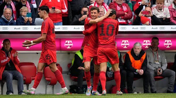 <strong>500. Bundesligaspiel für den FC Bayern (26.04.2025)</strong><br>Gegen Mainz 05 bestreitet Thomas Müller sein 500. Pflichtspiel in der Bundesliga für den FC Bayern München. Bei dem 3:0-Sieg wird Müller in der 84. Minute unter tosendem Applaus eingewechselt.