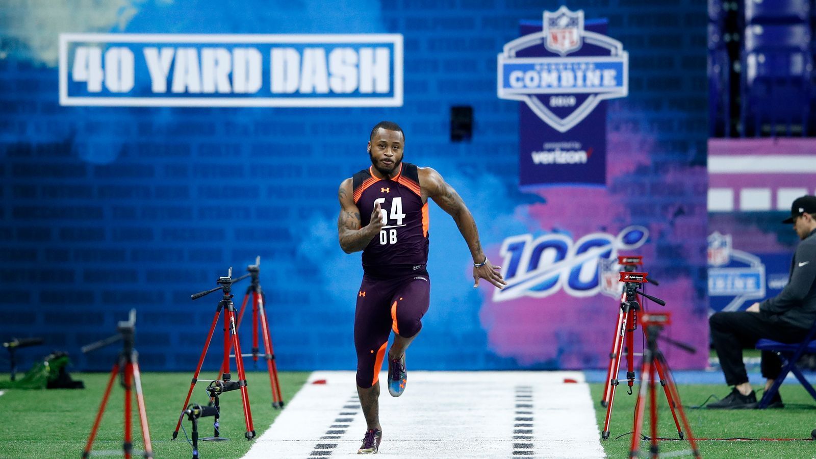 
                <strong>Zedrick Woods (Safety, Mississippi)</strong><br>
                Safety Zedrick Woods sorgte mit einer Zeit von 4,29 Sekunden beim 40-Yards Dash für die Bestleistung aller Teilnehmer beim Scouting Combine 2019. Überzeugte in seiner letzten Saison bei den Mississippi Rebels mit 79 Tackles, zwei Interceptions und zwei Forced Fumbles. Starker Tackler und mit starken Plays bei den Special Teams.
              