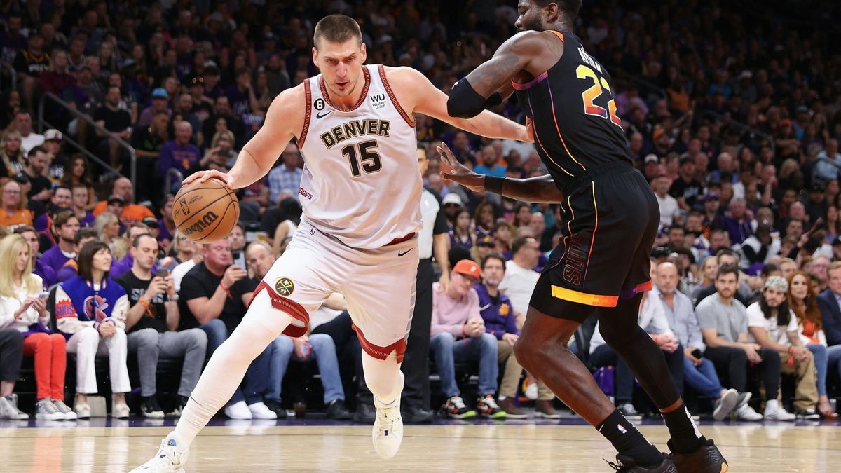 Nikola Jokic (l.) mit Denver im Halbfinale