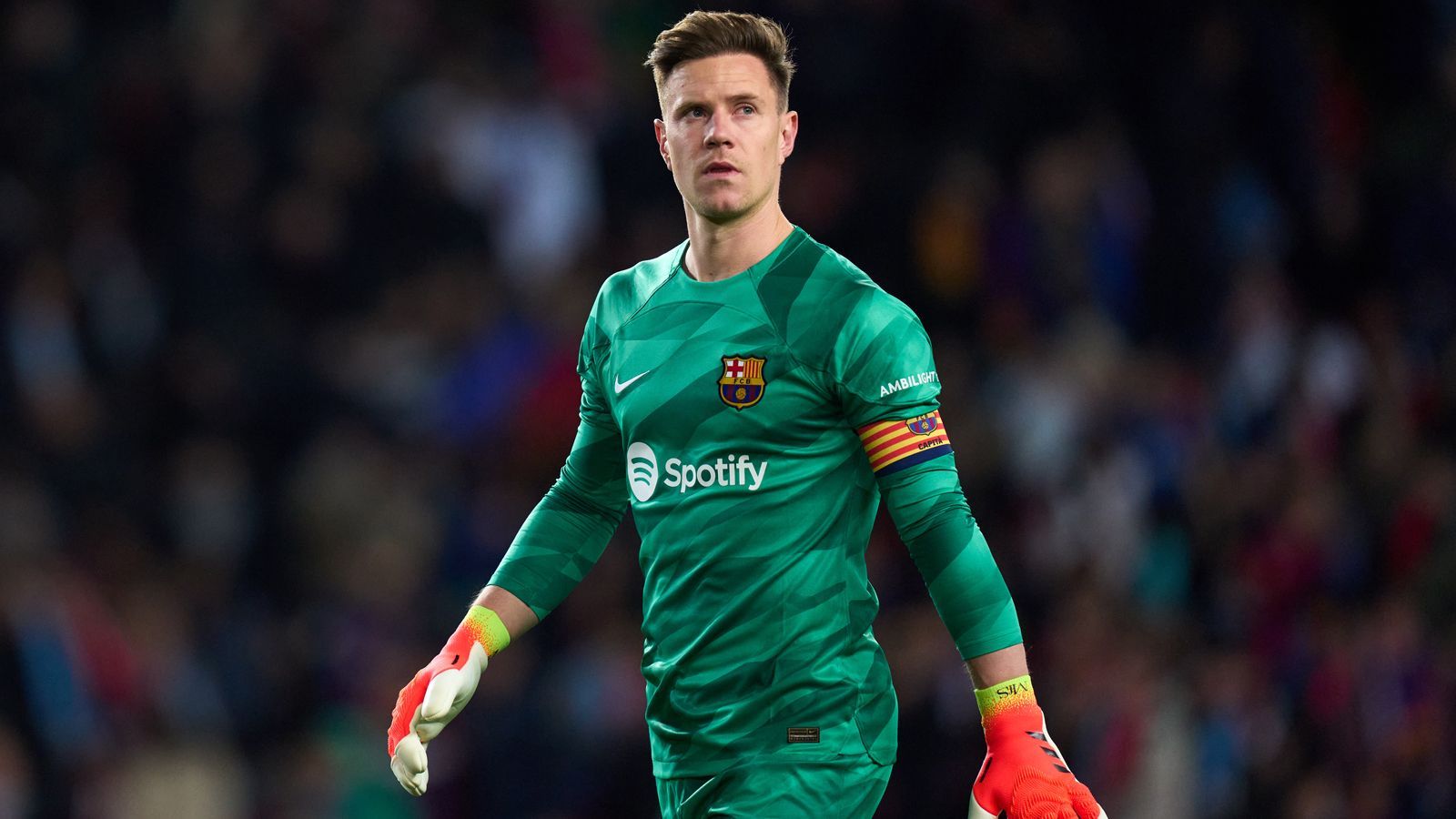 <strong>Marc-Andre ter Stegen (FC Barcelona)</strong><br>Der FC Barcelona sucht laut "Mundo Deportivo" einen neuen Torhüter, der perspektivisch die Nachfolge von Marc-Andre ter Stegen antreten könnte. Demnach sei das Profil klar definiert: Die Kandidaten sollen noch jung sein, aber dennoch schon eine gewisse Erfahrung mitbringen. Zudem sei auch die Größe von mindestens 1,90 Metern ein klares Kriterium. Der fußballerische Aspekt spiele hingegen keine so große Rolle wie noch in früheren Jahren. Als ...