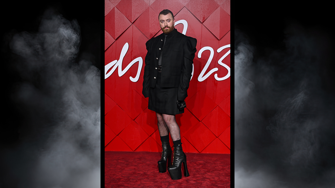 Sam Smith begeisterte im Gothic-Look bei den British Fashion Awards.
