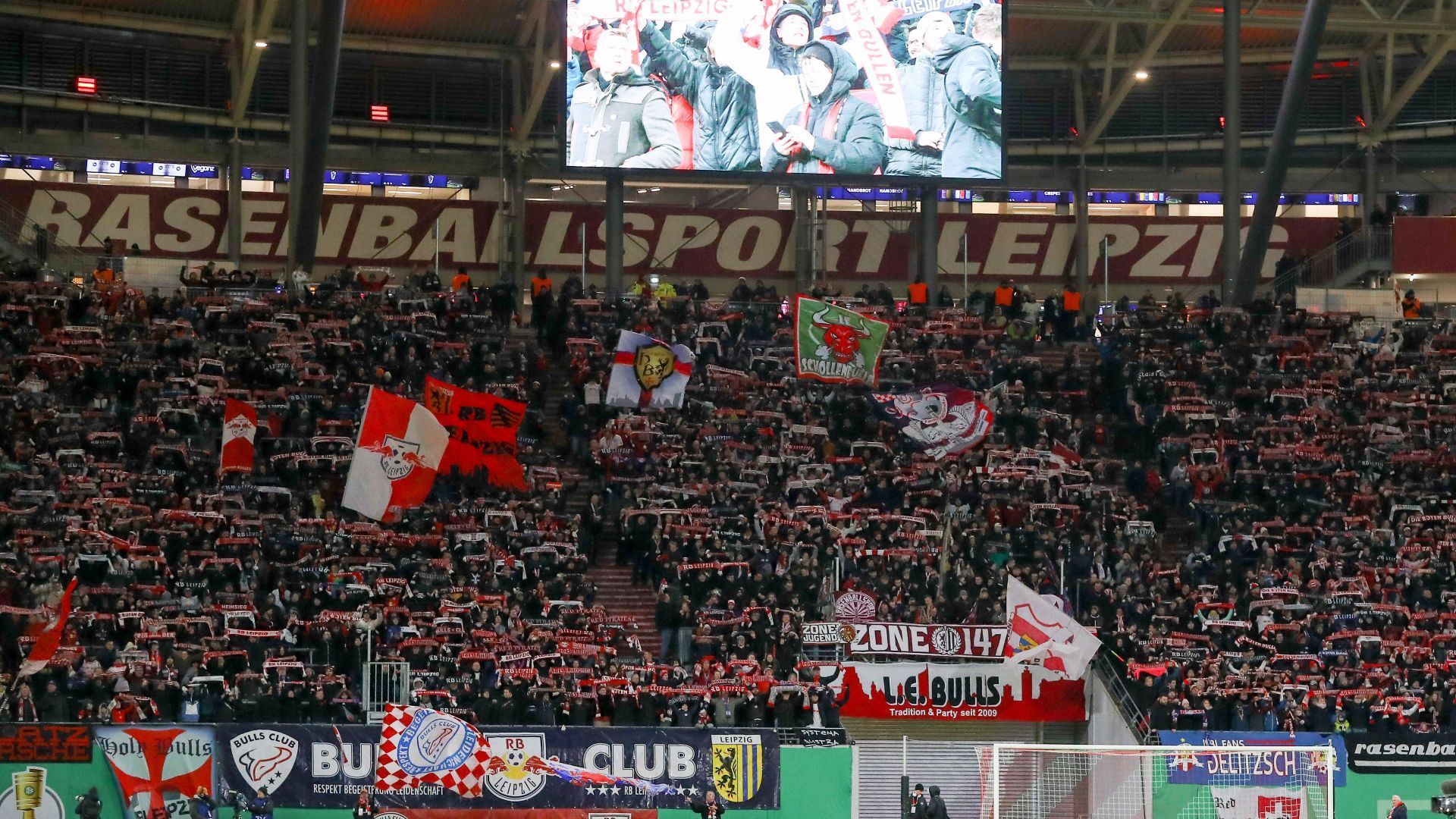 
                <strong>Platz 11 - Red Bull Arena (RB Leipzig)</strong><br>
                Auch das Stadion in Leipzig gehört, was die Barrierefreiheit angeht, zum oberen Drittel in der Liga. Dafür taucht es bei der Atmosphäre und anderen Kategorien nicht unter den Top 10 auf.
              