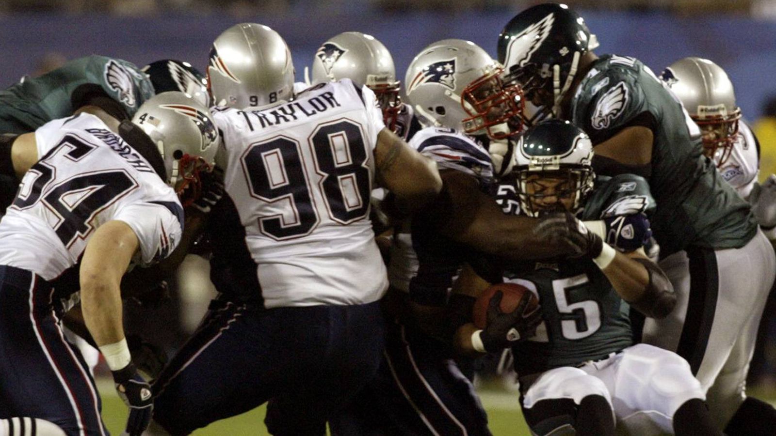 
                <strong>Super Bowl 2005: New England Patriots (24:21 gegen die Philadelphia Eagles)</strong><br>
                Saison danach: 10-6, Aus in der Divisional Round
              