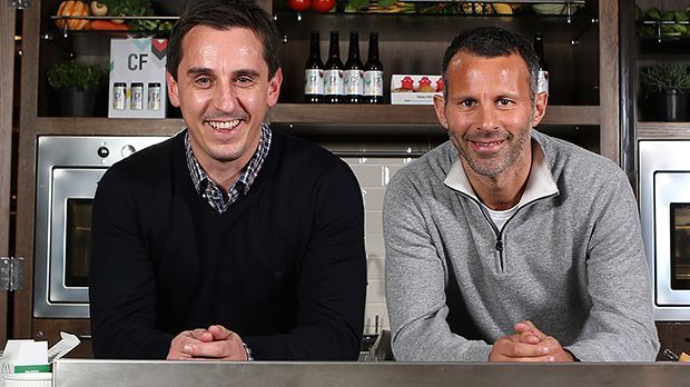 
                <strong>Gary Neville und Ryan Giggs</strong><br>
                Gary Neville (li.) und Ryan Giggs: Manchester United. Dieses Duo schnappt Blanc den Job bei United weg. Die beiden Klub-Legenden beenden das Kapitel Louis van Gaal. Neville sammelt gerade Erfahrung als Chefcoach des FC Valencia, Ryan Giggs ist Co-Trainer unter Van Gaal. Eine Top-Mischung ...
              