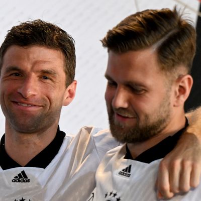 Die deutschen Nationalspieler Thomas Müller und Niclas Füllkrug.