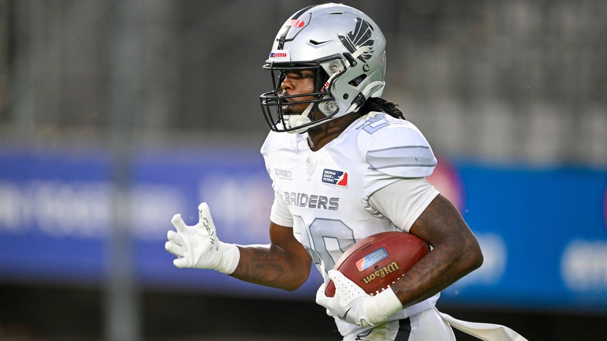 AMERICAN FOOTBALL - ELF, Raiders vs Ravens INNSBRUCK,AUSTRIA,19.JUL.25 - AMERICAN FOOTBALL - ELF, European League of Football, Tirol Raiders vs Munich Ravens. Image shows Dijion Walls (Raiders). PU...