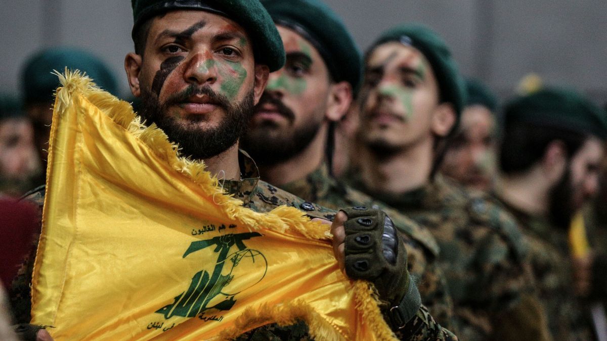 Israel meldet den Tod eines wichtigen Hisbollah-Kommandeurs im Libanon durch einen Luftangriff.