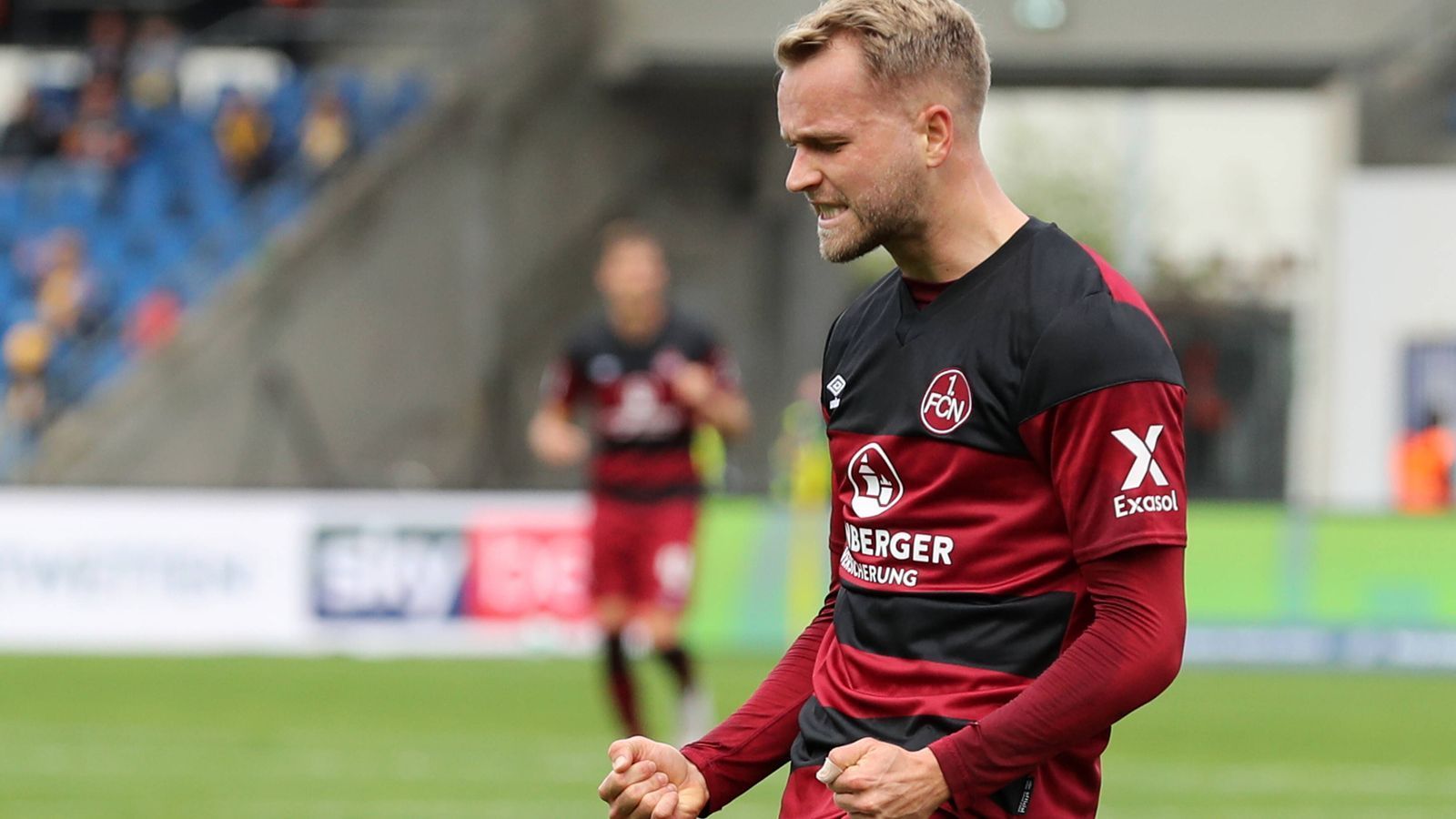 
                <strong>Pascal Köpke</strong><br>
                Köpkes Sohn Pascal setzte seine eigenen Fußstapfen bei Unterhaching, Karlsruhe, Erzgebirge Aue, Hertha BSC und beim 1. FC Nürnberg. Sogar für die U20-Nationalmannschaft lief der Mittelstürmer auf. Während Köpke sich in der 2. Bundesliga als zuverlässiger Torjäger erwiesen hat, blieb er in elf Erstligaspielen für die Hertha ohne Torerfolg. Im Sommer 2020 kehrte er nach Nürnberg zurück. 
              