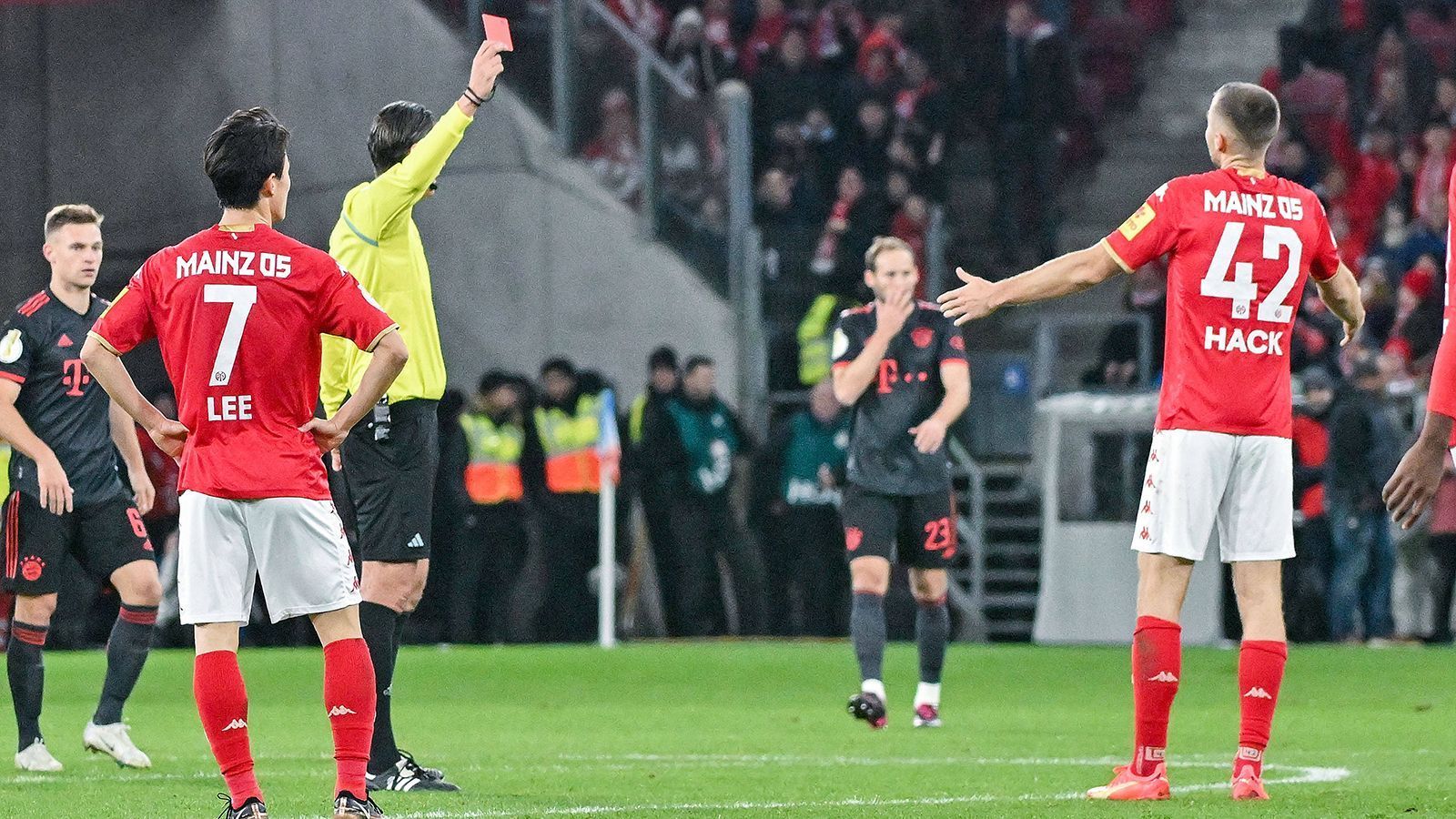 
                <strong>Platz 9: 1. FSV Mainz 05 (78 Punkte)</strong><br>
                &#x2022; Gelbe Karten: 73<br>&#x2022; Gelb-Rote Karten: 0<br>&#x2022; Rote Karten: 1<br>Alexander Hack musste im Hinrunden-Spiel gegen die TSG Hoffenheim das Spielfeld vorzeitig verlassen.
              