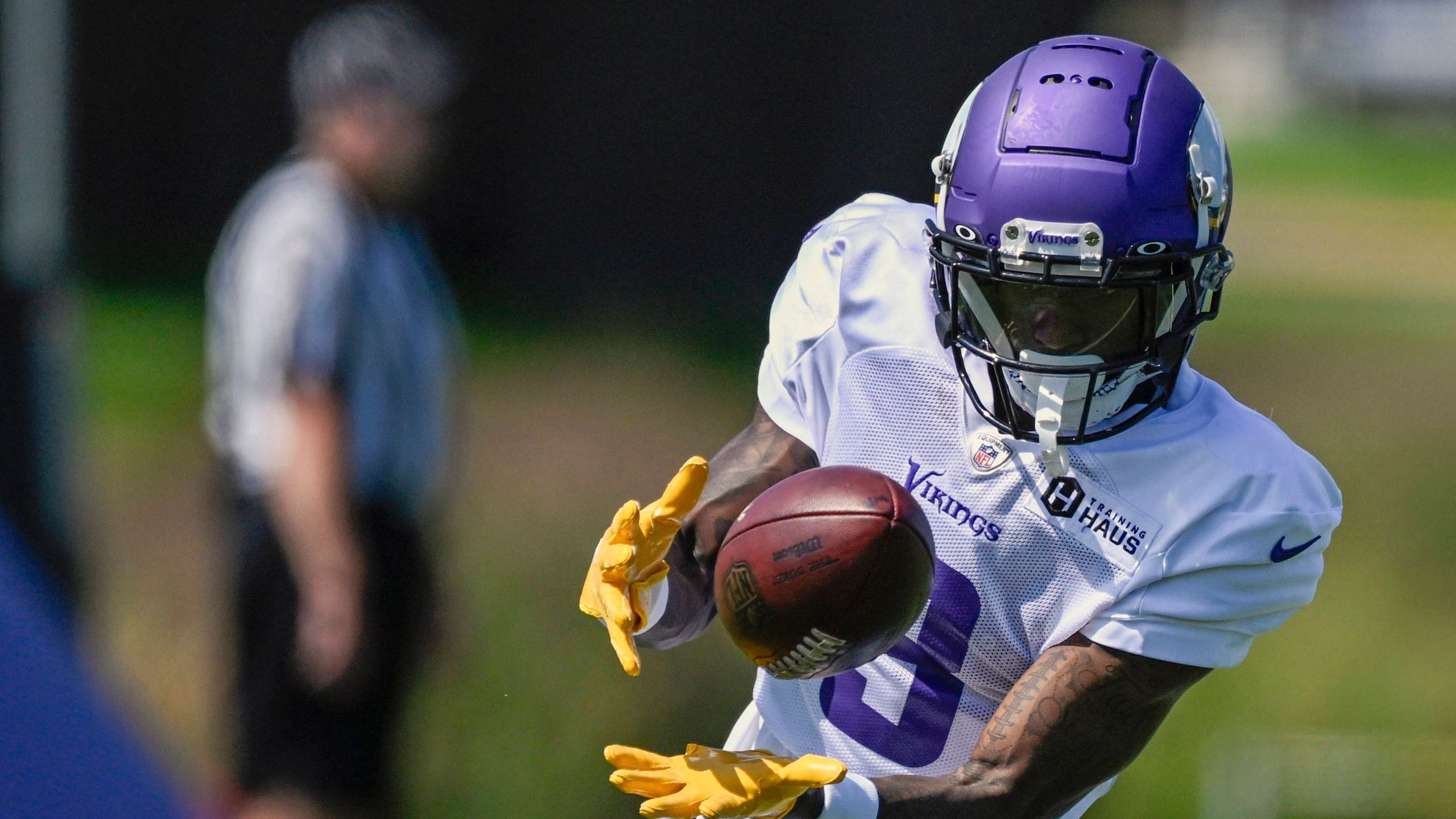 <strong>Jordan Addison (Wide Receiver | Minnesota Vikings)</strong><br>Noch besser sind die Vorzeichen für Addison. Denn er darf den langjährigen Vikings-Receiver Adam Thielen als Nummer zwei ersetzen und bekommt damit gleich einen besonderen Status in der Offense. Da Superstar Justin Jefferson fast immer gedoppelt wird, bilden sich für Addison vermutlich hilfreiche Räume, um Yards, Touchdowns und Fantasy-Punkte zu sammeln.
