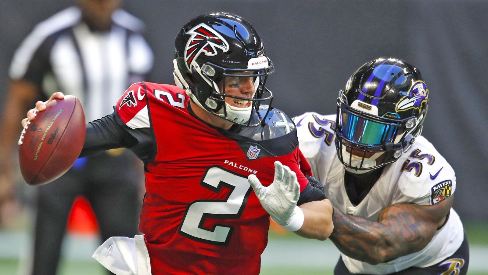 
                <strong>Draft Needs der Atlanta Falcons</strong><br>
                Nach der gebrauchten Saison 2018 mit extrem viel Verletzungspech wollen die Falcons dieses Jahr wieder angreifen. Der Grundstein für einen Playoff-Run muss im Draft gelegt werden. Ein Problem, das behoben werden muss: die Offensive Line. Quarterback Matt Ryan sah sich in der vergangenen Saison viel zu häufig hohem Druck ausgesetzt, daher ist ein neuer Beschützer die logische Konsequenz. Auch in der Defensive ist noch Luft nach oben. Zu wenig Gefahr kam in der vergangenen Saison von den eigenen Quarterback-Jägern. Deshalb sollte auch ein neuer Defensive End oben auf dem Zettel stehen. Nach den vielen Verletzungen aus der vergangenen Saison sind sicherlich Verstärkungen bei den Linebackern und Safetys empfehlenswert - die Verpflichtung von J.J. Wilcox ist da schonmal ein Anfang.
              