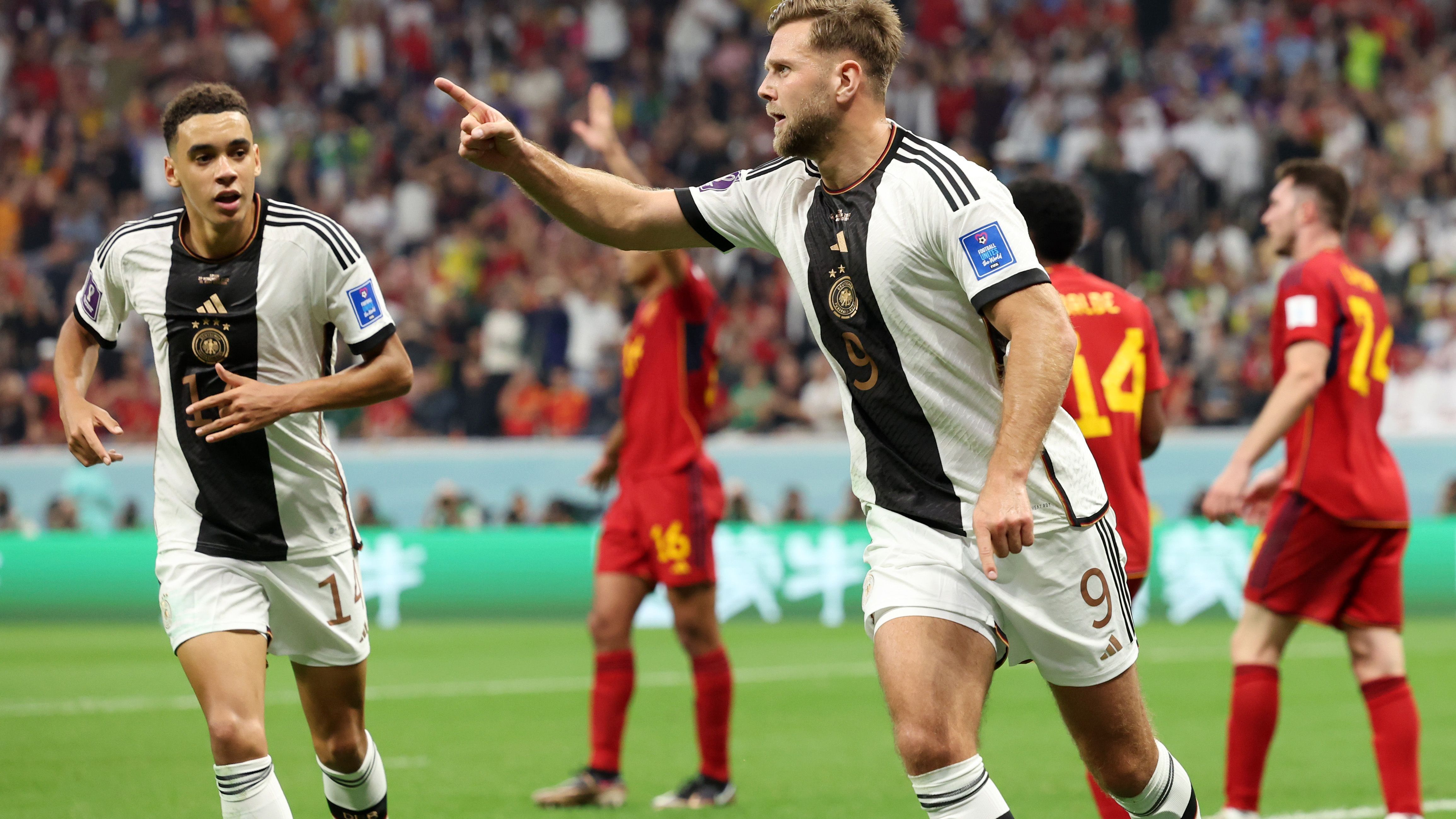 <strong>WM 2022, 2. Spieltag, Spanien - Deutschland 1:1</strong><br>Erst in der 83. Minute sorgte der eine knappe Viertelstunde zuvor eingewechselte Füllkrug für den Ausgleich und somit für das nächste Joker-Tor des Abends. Für einen zweiten Treffer hat es jedoch nicht gereicht. Somit ging die Mannschaft mit einem Punkt ins vorzeitige Endspiel gegen Costa Rica. Da reichte der 4:2-Erfolg nicht zum Weiterkommen.