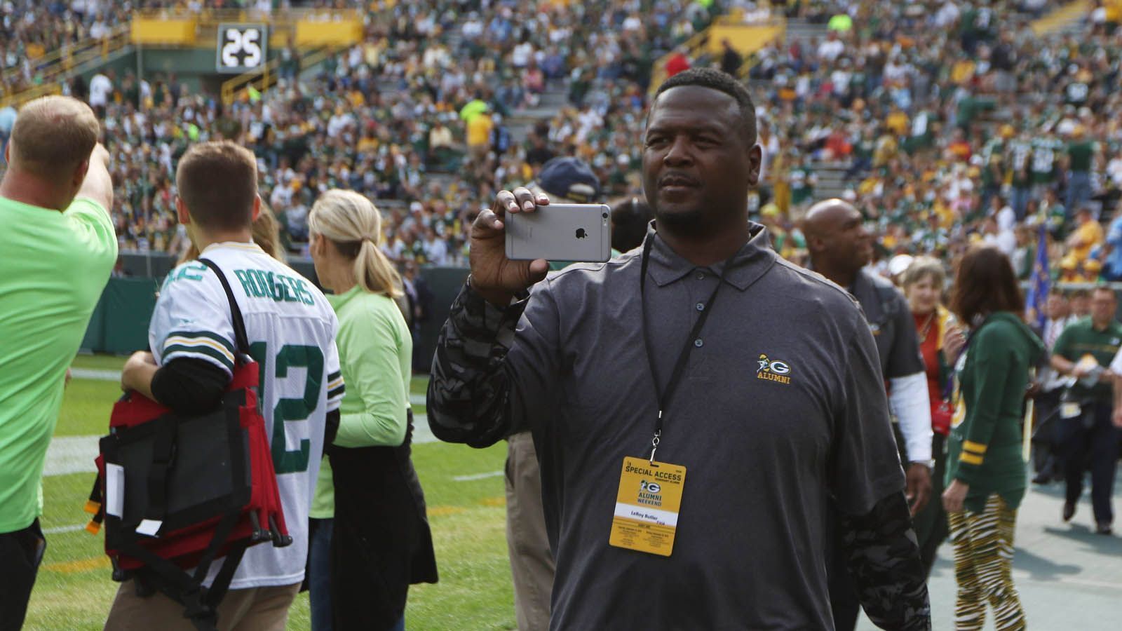 
                <strong>LeRoy Butler</strong><br>
                Der ehemalige Safety der Green Bay Packers (1990-2001) gewann mit den Packers 1996 den Super Bowl. Außerdem gilt er als Erfinder des "Lambeau Leap", bei dem ein Spieler nach einem Touchdown in die Menge springt. 
              