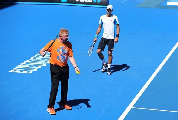 
                <strong>Australian Open: Becker und "Djoker" bei der Arbeit </strong><br>
                Becker (l.) und Djokovic beim gemeinsamen Training bei den Australian Open in Melbourne. 
              