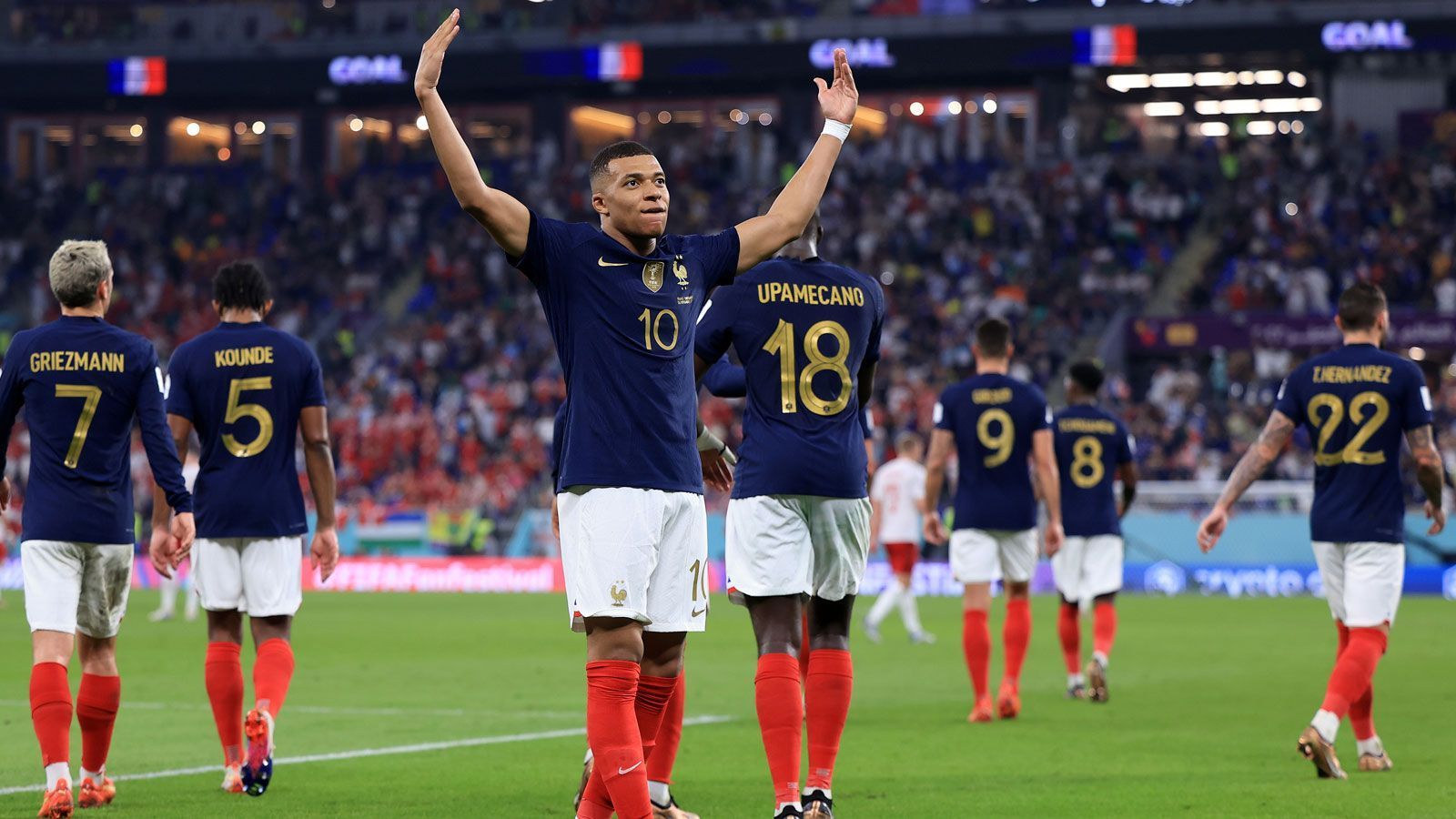 
                <strong>Hoch die Hände, bitte!</strong><br>
                Bei so einer Torserie weiß Mbappe natürlich, wie man sich feiern lässt. Der PSG-Star genießt den Moment sichtlich.
              