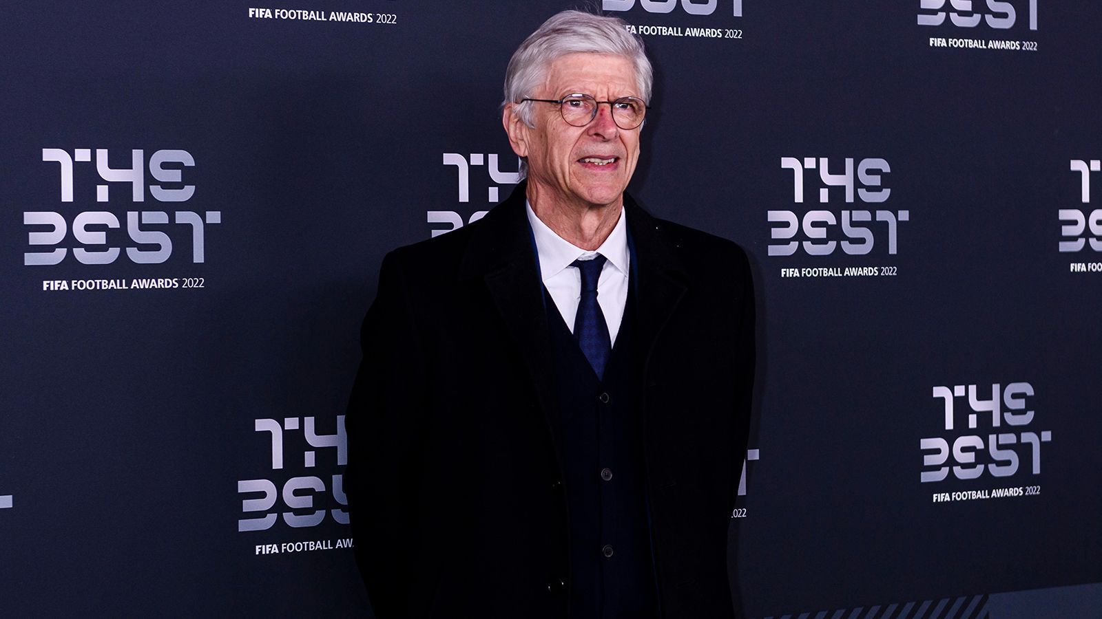 
                <strong>Platz 7: Arsene Wenger – 6,76 Punkte </strong><br>
                Arsenal-Legende Arsene Wenger befindet sich ebenfalls unter den Top Ten der sexiesten Trainer. Mit 6,76 Punkten landet er auf Rang sieben. Der 73-Jährige trainierte 22 Jahre lang die "Gunners". Seit 2019 ist er als Direktor Entwicklung für die FIFA tätig.
              