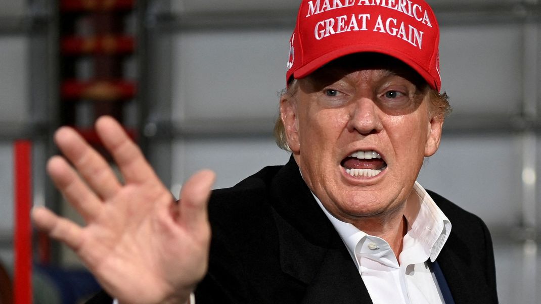 Sowohl gegen Donald Trump (Bild) als auch gegen Joe Biden wird wegen des Funds geheimer Dokumente ermittelt.