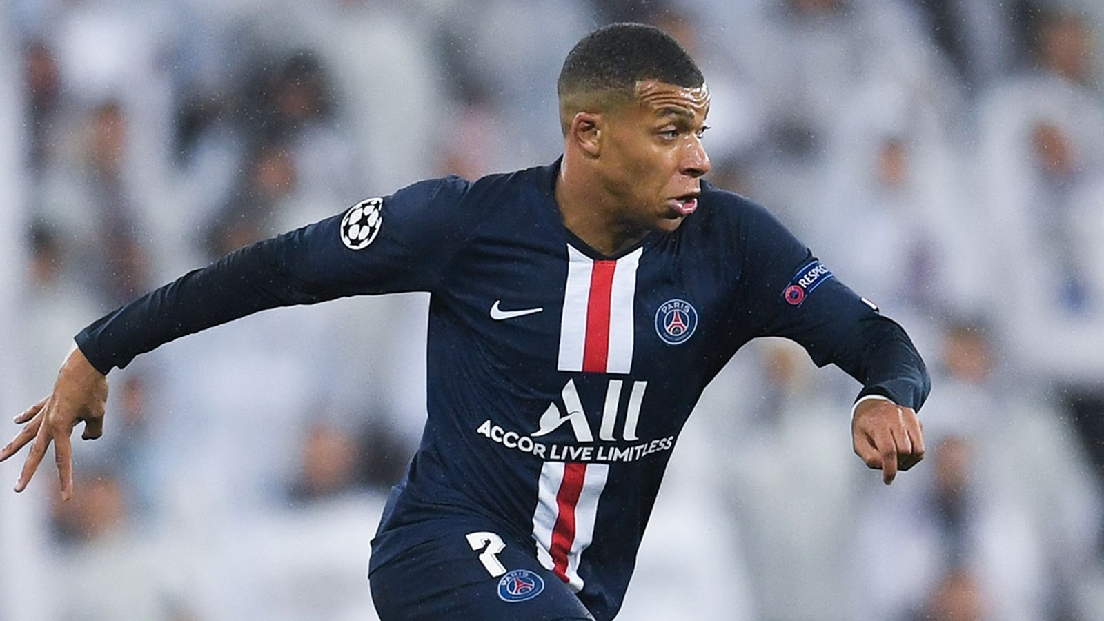 
                <strong>Platz 1: Kylian Mbappe </strong><br>
                Höchstgeschwindigkeit: 36,00 km/hTeam: Paris Saint-GermainNationalität: Frankreich
              