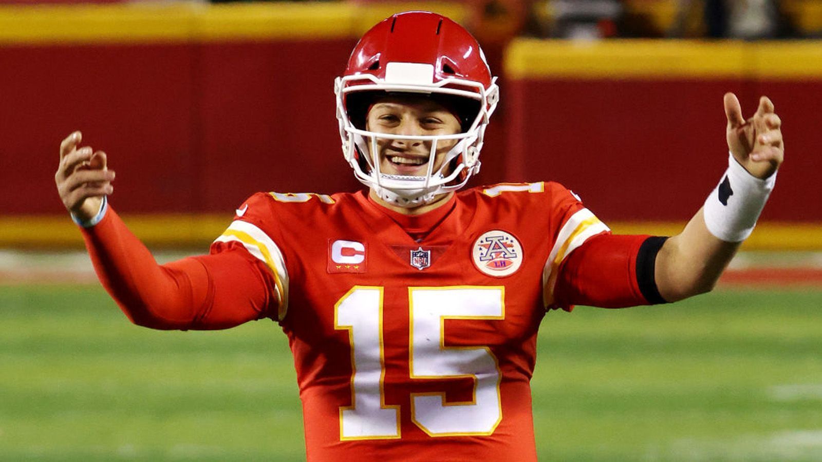 
                <strong>Gewinner: Patrick Mahomes </strong><br>
                Große Spieler funktionieren auch unter schwierigen Umständen. Patrick Mahomes erlitt erst vor einer Woche im Playoff-Spiel gegen die Cleveland Browns eine vermeintliche Gehirnerschütterung, hat zudem eine Verletzung am Zeh. Dennoch liefert der Super-Bowl-MVP des Vorjahres beim 38:24 gegen die Buffalo Bills ein fehlerfreies Spiel ab, wirft für 325 Yards sowie drei Touchdowns und steht nun zum zweiten Mal in Folge im großen Finale.  
              