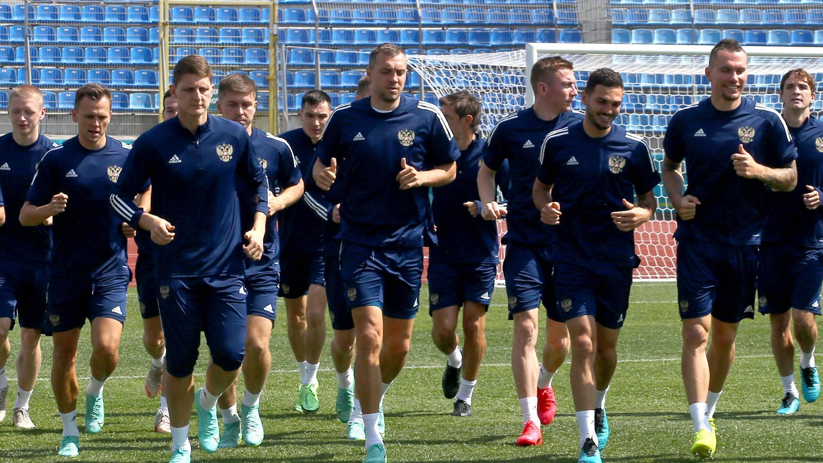
                <strong>Russland</strong><br>
                &#x2022; <strong>Gruppe:</strong> B -<br>&#x2022; <strong>Team:</strong> Russland -<br>&#x2022; <strong>Spitzname:</strong> Sbornaja Rossii po futbolu, kurz: "Sbornaja" (Auswahl).<br>
              
