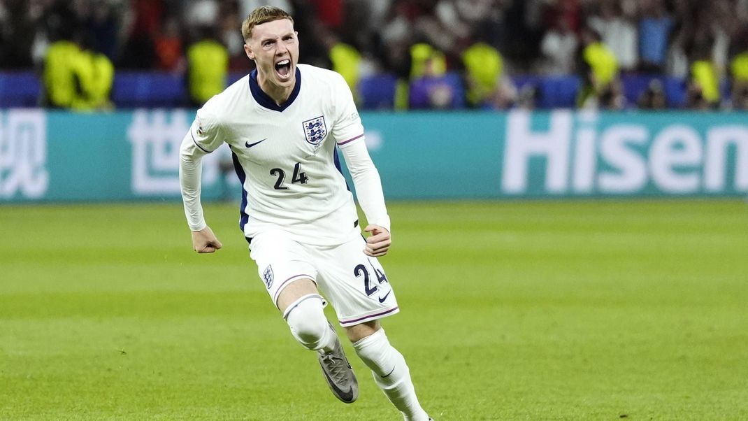 Spain v England - UEFA EURO, EM, Europameisterschaft,Fussball 2024 - Final - Olympiastadion England s Cole Palmer celebrates scoring their side s first goal of the game during the UEFA Euro 2024 final match at the Olympiastadion, Berlin. Picture date: Sunday July 14, 2024. Use subject to restrictions. Editorial use only, no commercial use without prior consent from rights holder. PUBLICATIONxNOTxINxUKxIRL Copyright: xNickxPottsx 76848603