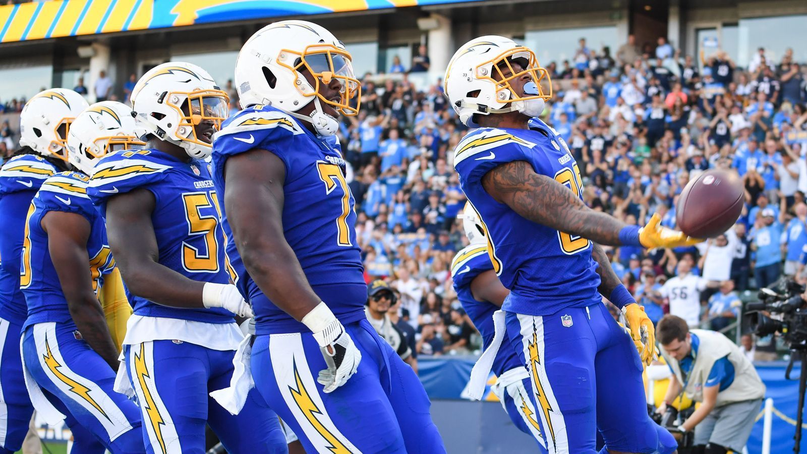 
                <strong>Los Angeles Chargers</strong><br>
                Platz 19: Los Angeles ChargersDurchschnittliche Zahlung an einen Spieler im Jahr: 2,872,302 Millionen Dollar (umgerechnet: 2,5324 Mio. Euro
              