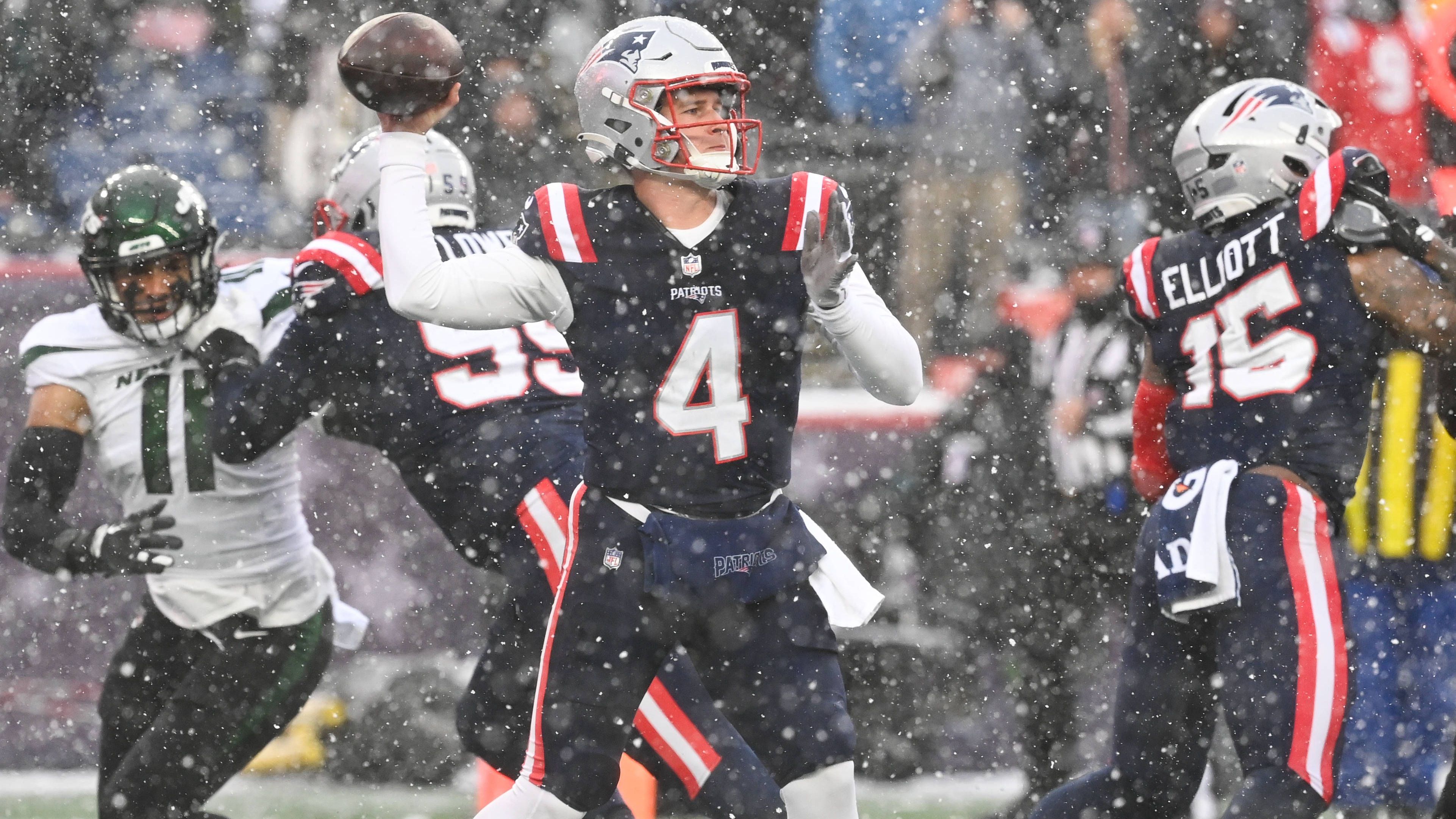 <strong>Verlierer: Bailey Zappe (New England Patriots)</strong><br>In der kommenden Offseason wird es einen neuen Quarterback bei den New England Patriots geben, das ist mittlerweile klar. Der zur Saisonmitte als Starter installierte Bailey Zappe hatte am Ende sogar schlechtere Statistiken als der geschasste Mac Jones. Caleb Williams? Drake Maye? Justin Fields? Russell Wilson? An Optionen sollte es nicht mangeln.