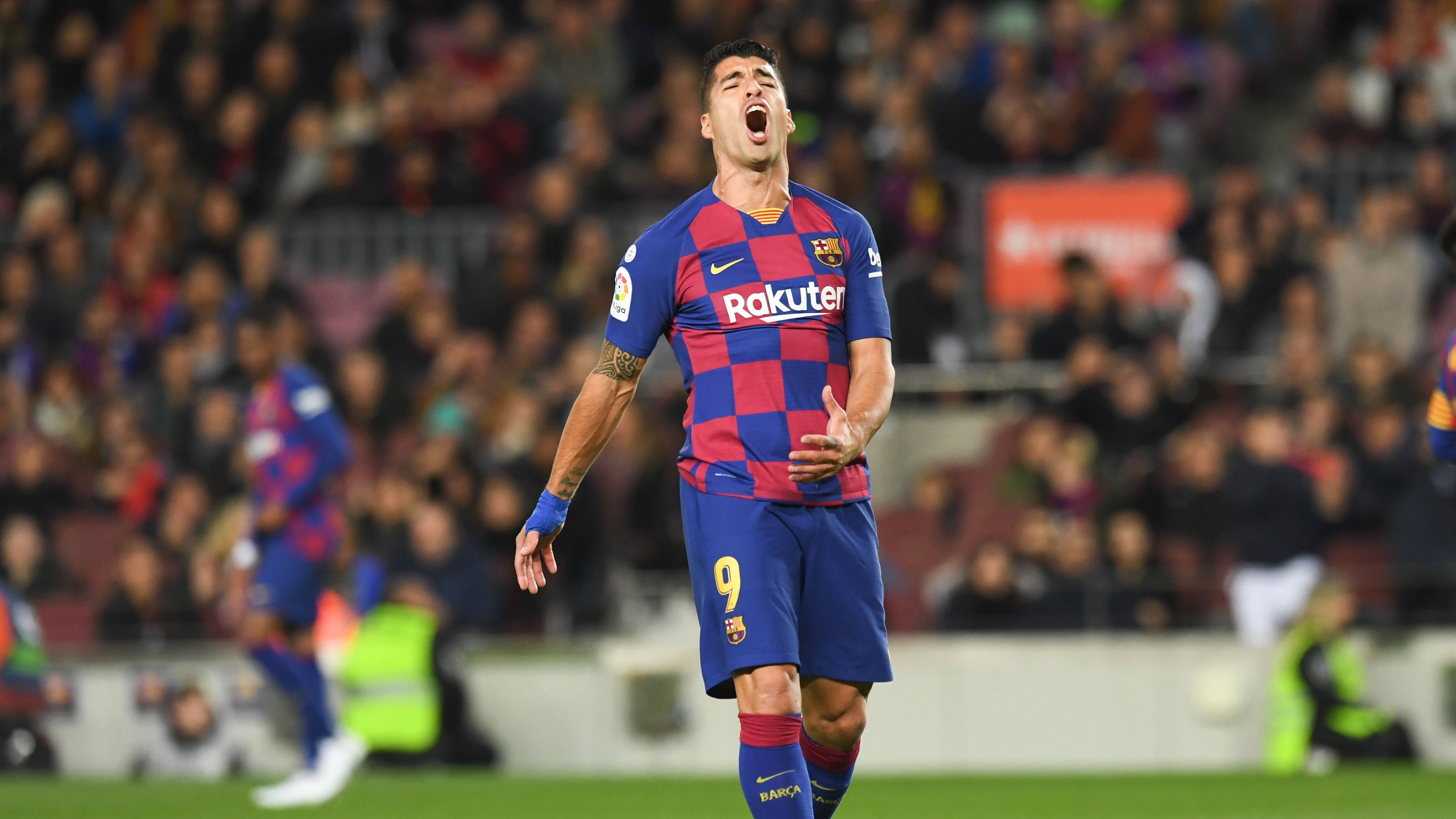 
                <strong>Luis Suarez (FC Barcelona)</strong><br>
                Als er das erste Mal einnetzt, wird der Uruguayer noch wegen knapper Abseitsposition zurückgepfiffen. Die nächste Gelegenheit nach genialer Messi-Vorlage lässt sich Suarez nicht nehmen. Mit seinem Kumpel versteht er sich blind - wie auch das 2:0 des Argentiniers nach erneut sehenswerter Kombination belegt. Im Grunde sorgt er mit jeder Ballberührung für Gefahr. Die letzten Minuten erlebt Suarez auf der Bank, weil Wague noch kurz mitmischen darf. ran-Note: 2
              