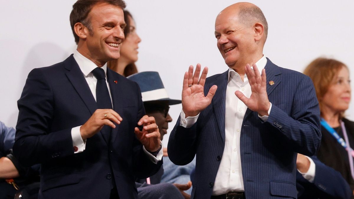 Hatten Spaß: Emmanuel Macron und Olaf Scholz (rechts)