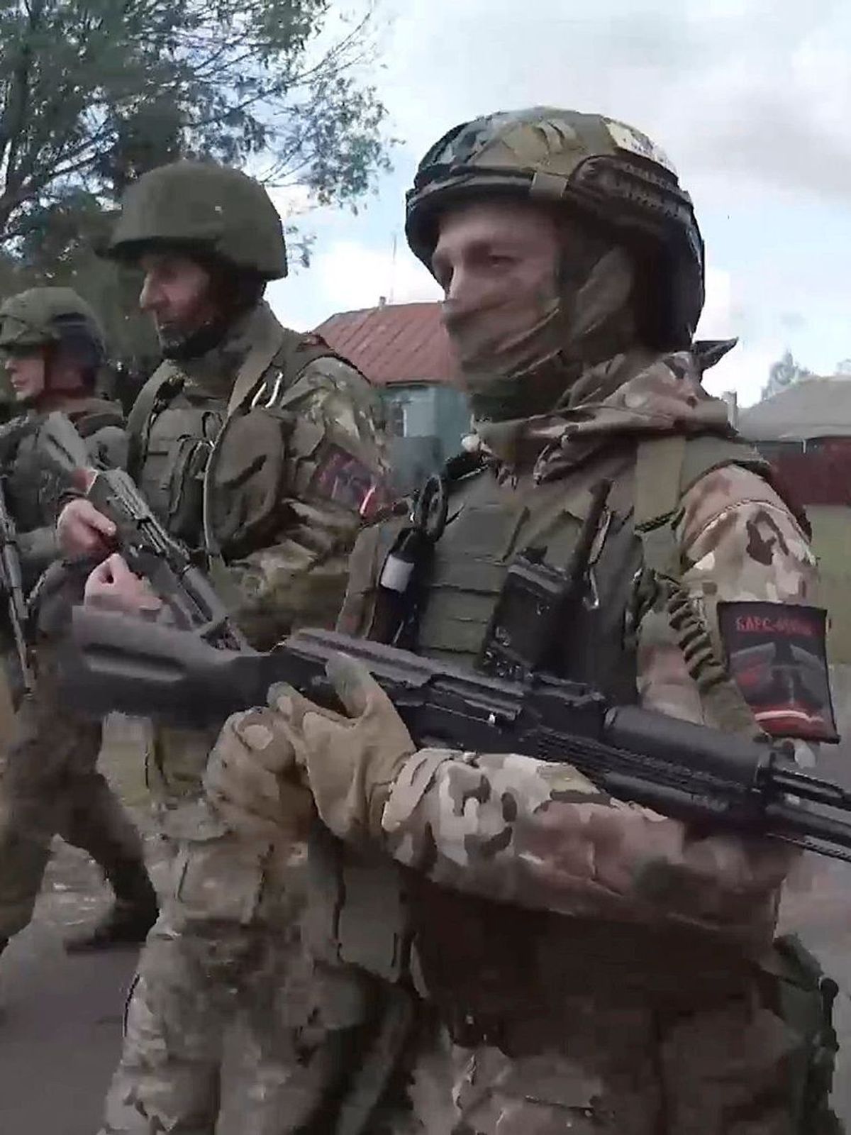 Russische Soldaten kämpfen an der Front unter harten Bedingungen. (Archivbild)