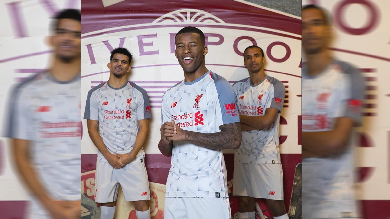 
                <strong>FC Liverpool Ausweichtrikot</strong><br>
                Liverpool hat das Ausweichtrikot der Saison 2018/2019 veröffentlicht. Das weiße Jersey mit roten Akzenten soll an erfolgreiche Zeiten erinnern. Es stellt eine Hommage an das Trikot der letzten Meister-Saison 1989/1990 der Reds dar.
              