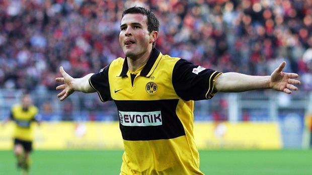 
                <strong>Alexander Frei</strong><br>
                Alexander Frei (2006 - 2009): Drei Jahre lang war Alexander Frei beim BVB. Immer wieder warfen ihn Verletzungen zurück. Dennoch markierte er 39 Tore in 84 Partien für die Borussia. Trotz einer sehr starken Rückrunde 2009 entschied er sich, zu seinem Jugendverein, dem FC Basel zu wechseln. Dortmunds Verantwortliche kassierten 4,25 Millionen Euro.
              