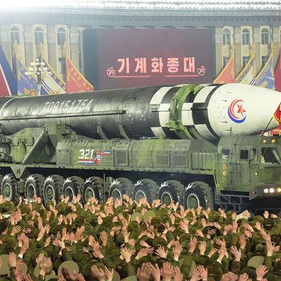 Militärparade: Nordkorea präsentiert neue Interkontinentalrakete.