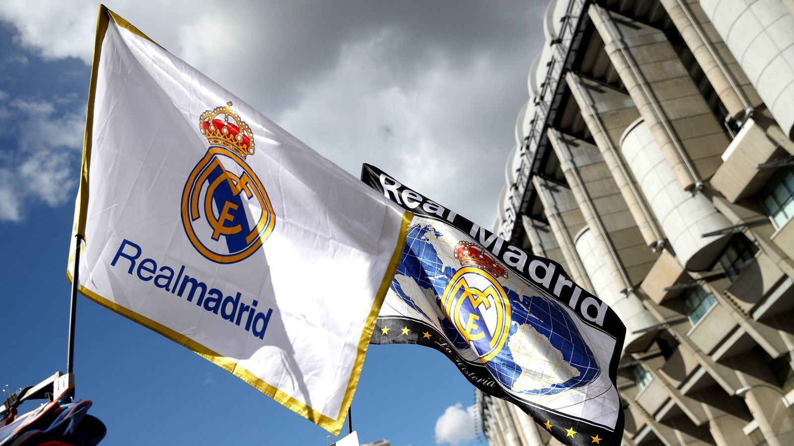 
                <strong>Platz 1: Real Madrid </strong><br>
                Markenwert: 1,419 Milliarden Euro
              