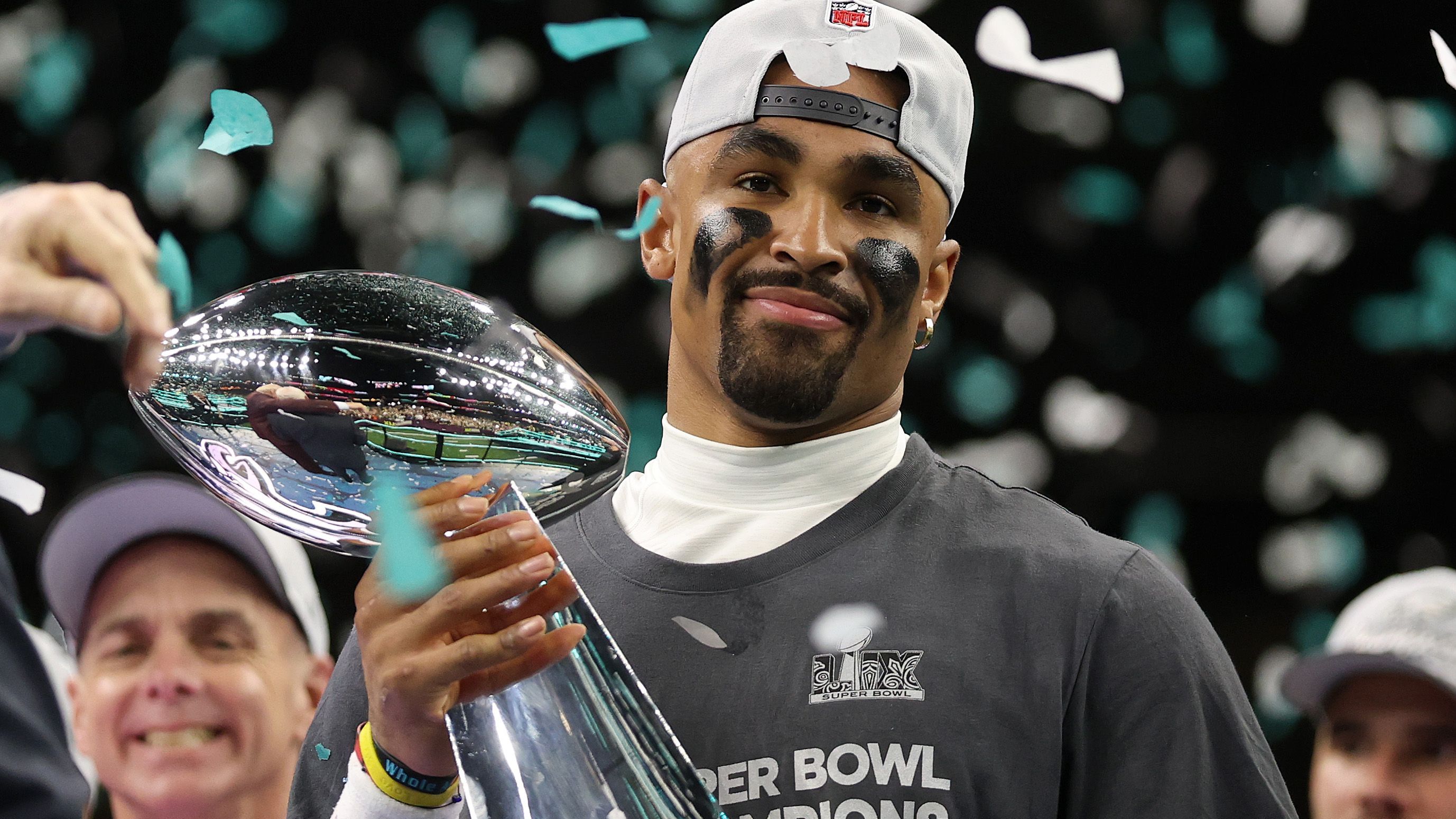 <strong>KI schätzt die Super-Bowl-Chancen der 32 NFL-Teams ein</strong><br>Können die Philadelphia Eagles in der Saison 2025 die Vince Lombardi Trophy verteidigen? Gelingt den Kansas City Chiefs die Revance? Oder gibt es vielleicht einen Überraschungs-Sieger? Wir haben die KI von "Perplexity" nach den prozentualen Chancen der 32 NFL-Teams gefragt.