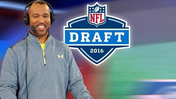 
                <strong>esume-draft-620</strong><br>
                In der Nacht vom 28. auf den 29. April startet der NFL Draft 2016. ProSieben MAXX und ran.de übertragen ab 1:45 Uhr live. ranNFL-Kommentator und Football-Experte Patrick Esume stellt im Mock Draft seine Top 10 Picks vor.
              