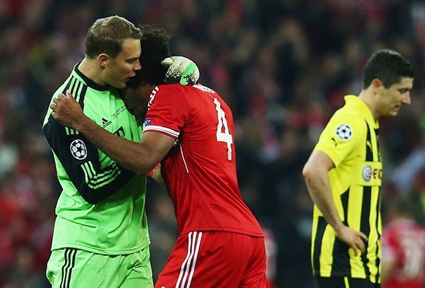 
                <strong>Spiel zehn</strong><br>
                Die wohl bitterste Stunde gegen den FC Bayern München. Im Champions-League-Finale 2013 unterlag Lewandoswki den Bayern mit 1:2 und musste sich trotz zehn Treffern in der Königsklasse mit Platz zwei begnügen.
              