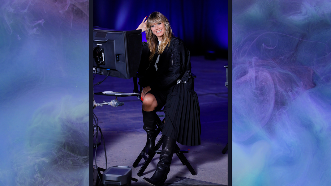 Heidi Klum setzt gern auf einen Gesamtlook in einer Farbe - diesmal Schwarz.