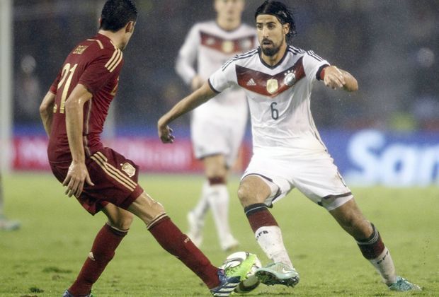 
                <strong>November 2014: Rückenprobleme</strong><br>
                Erst letzten Monat muss Sami Khedira nach der Länderspielpause für drei Spiele in der Primera Division passen. Der Weltmeister hat mit Rückenproblemen zu kämpfen. 
              