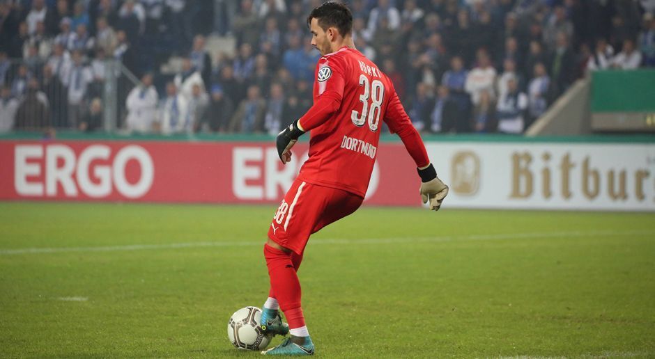 
                <strong>Roman Bürki</strong><br>
                Nach arg wackligen letzten Wochen ist Bürki gegen Magdeburg kaum gefordert. Einen harmlosen Schuss von Türpitz entschärft er sicher, die Rückpässe der eigenen Leute stellen ihn diesmal auch nicht vor Probleme. In der zweiten Hälfte ist er dann komplett beschäftigungslos. ran-Note: 3
              