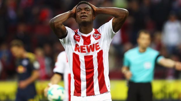 
                <strong>Angriff - Jhon Cordoba (1. FC Köln)</strong><br>
                Apropos Köln: Beim Schlusslicht der Bundesliga tummeln sich auch einige Flops. Ein sehr prominenter, weil teurer, ist Jhon Cordoba. Der Kolumbianer kam im Sommer für kolportierte 17 Millionen Euro Ablöse als Modeste-Nachfolger aus Mainz in die Domstadt. Sportlich ist der Kölner Rekordeinkauf dort aber bis heute nicht angekommen. Zuerst traf er für den krisengeschüttelten FC nicht regelmäßig (nur ein Tor bei acht Einsätzen), dann zog er sich auch noch eine langwierige Oberschenkelverletzung zu. Zur Rückrunde soll der 24-Jährige wieder einsatzbereit sein und mithelfen, ein Kölner Wunder zu schaffen.
              