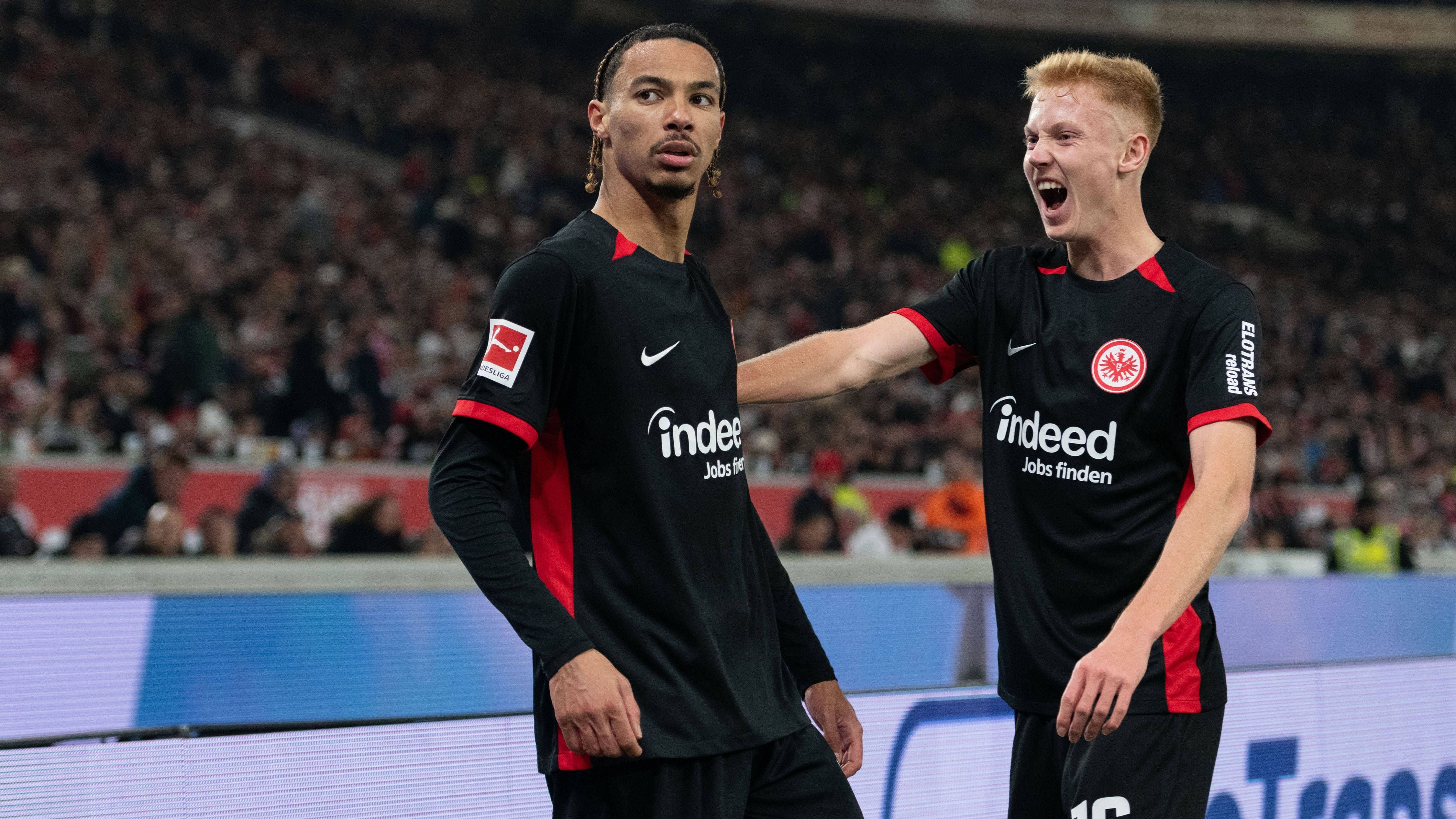 <strong>Hugo Ekitike und Hugo Larsson (Eintracht Frankfurt)</strong><br>Ekitike und Larsson stehen bei der Eintracht noch bis 2029 unter Vertrag. Doch bei beiden rechnet die SGE offenbar mit dem Interesse anderer Klubs im Sommer, weshalb dem Duo ein Preisschild verpasst wurde. Laut "Sky" dürfte Larsson für rund 60 Millionen Euro gehen. Bei Ekitike rechnen die Bosse wohl "nahezu zu 99 Prozent" mit einem Abgang, da es bereits konkretes Interesse gibt. Sein Preisschild liegt demnach bei mindestens 80 Millionen.