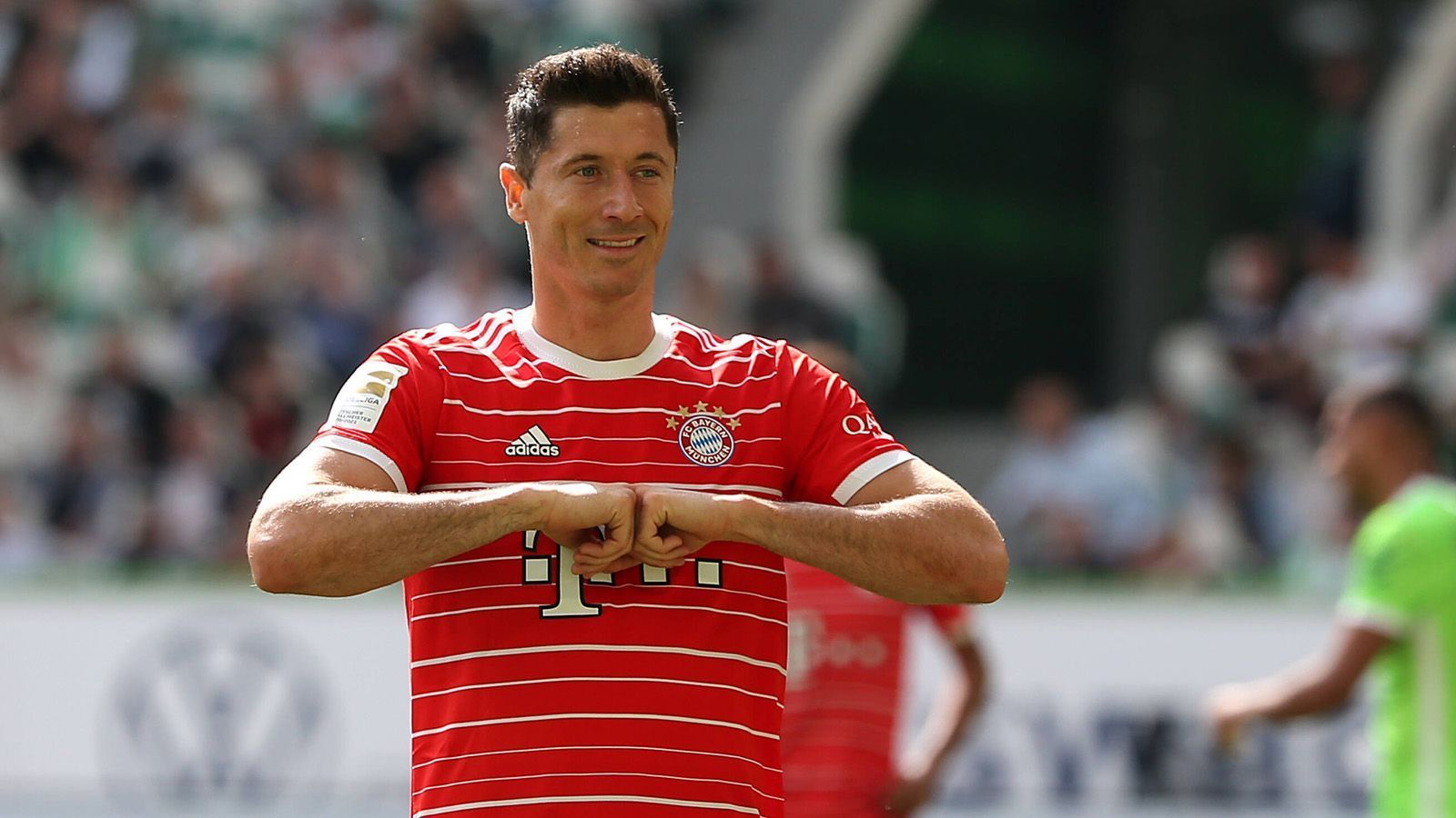 
                <strong>Robert Lewandowski auf der Suche nach mehr Emotionen</strong><br>
                Robert Lewandowski wird nicht müde zu betonen, dass er den FC Bayern München verlassen will. In einem Interview mit "OnetSport" sagte der Pole jüngst, dass er mehr Emotionen in seinem Leben will. Nach acht Jahren im gleichen Verein kann man diese Aussage vielleicht sogar nachvollziehen. Allerdings wirkt es fast ironisch, dass das Ziel des 33-Jährigen der FC Barcelona sein soll. Der Klub, bei dem die Fans vorzeitig aus dem Stadion flohen, weil ihnen 30.000 Anhänger von Eintracht Frankfurt zu emotional waren. ran blickt deswegen auf ein paar andere, nicht ganz ernst gemeinte Möglichkeiten, wie sich Lewandowski seinen Wunsch erfüllen kann.
              