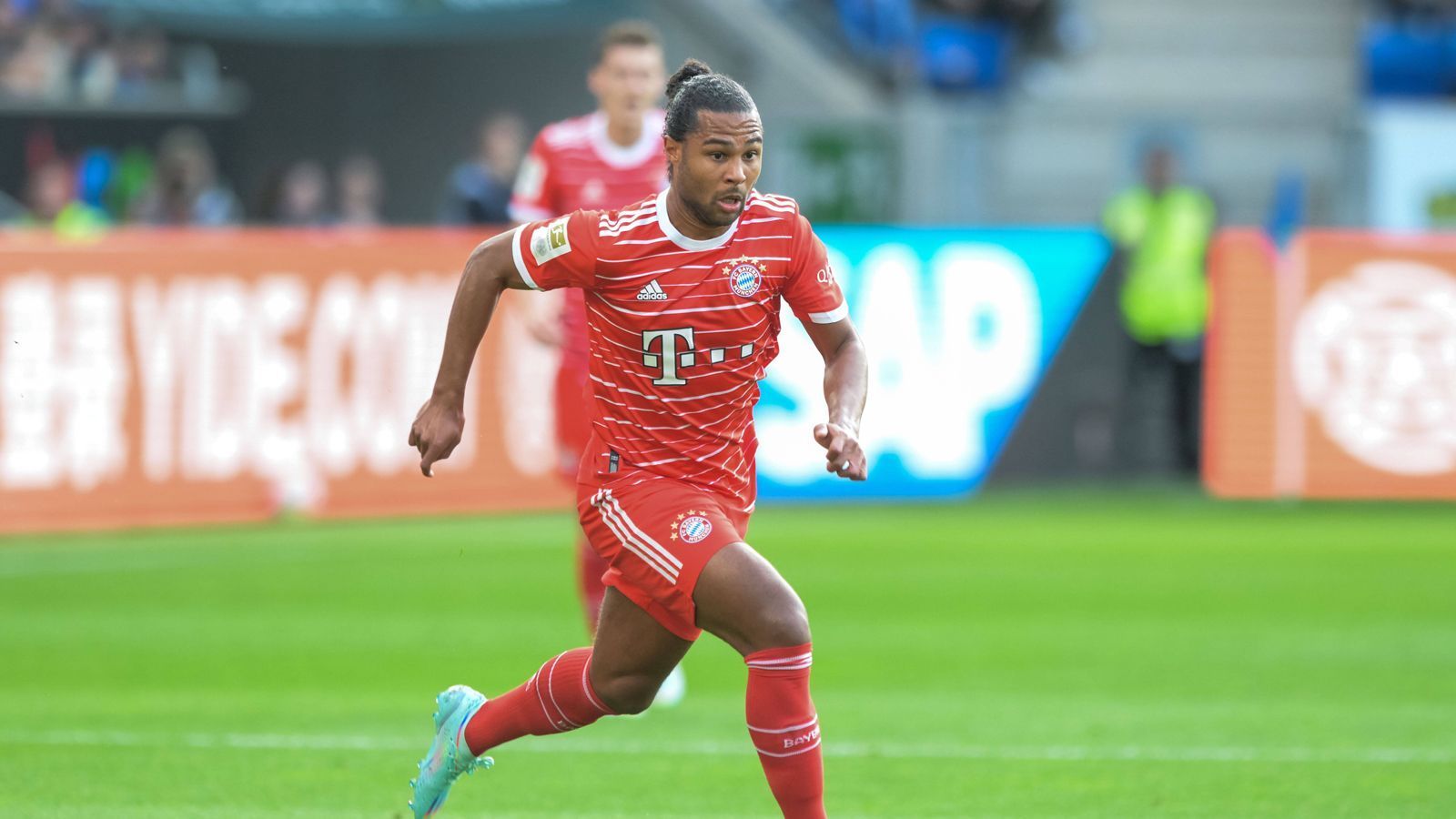 
                <strong>Platz 9 (geteilt): Serge Gnabry</strong><br>
                &#x2022; Verein: FC Bayern München<br>&#x2022; Marktwertentwicklung: keine<br>&#x2022; Marktwert: 65 Millionen Euro<br>
              