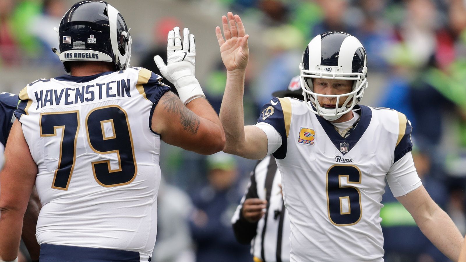 
                <strong>Gewinner: Johnny Hekker </strong><br>
                Nach fast zwei Vierteln, in denen sie so gut wie nichts zustande gebracht hatten, wachten die Rams nach einem erfolgreichen Fake Punt von Fake-Punt-Master Johnny Hekker endlich auf. Sein erfolgreicher Pass über zwölf Yards im vierten Versuch (4th and 5) gab Los Angeles den Anstoß, ihren 13-Punkte-Rückstand im NFC Championship Game bei den Saints nach und nach aufzuholen. 
              