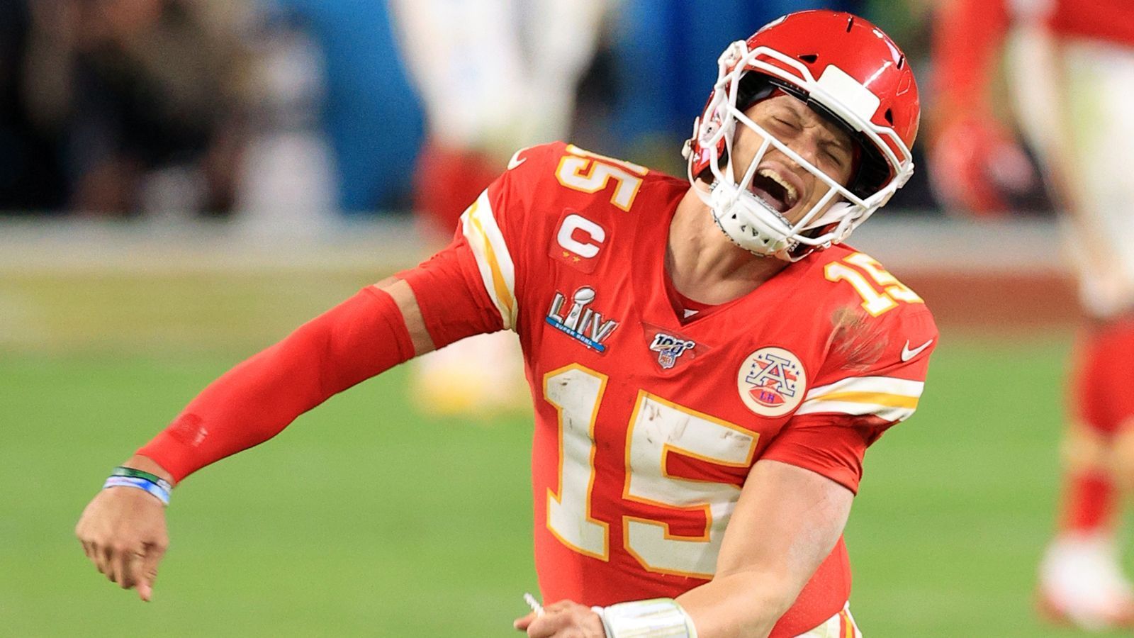 
                <strong>Patrick Mahomes (Kansas City Chiefs) </strong><br>
                MVP 2018/19, Super-Bowl-MVP, einer der besten Quarterbacks der Liga: Zahltag für Patrick Mahomes. Eigentlich bleibt nur noch die Frage, ob der Superstar die 200-Millionen-Marke knacken wird.
              