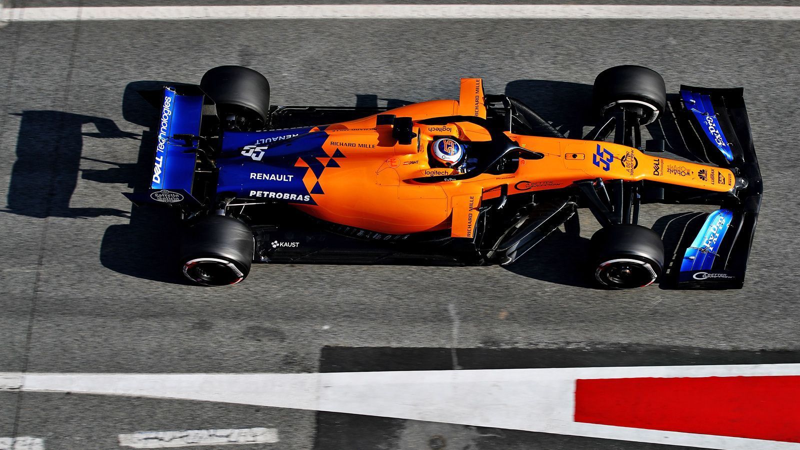 
                <strong>Platz 8: McLaren</strong><br>
                Mit ihren neuen beiden Fahrern Carlos Sainz und Talent Lando Norris ist McLaren noch nicht so weit vorne, wie es sich das Team wünscht - allerdings ist der Traditionsrennstall deutlich optimistischer als vor der vergangenen Saison. "Manche Schwächen sind auch Schwächen geblieben, aber insgesamt haben wir denke ich zum Saisonstart ein besseres Paket", sagte Norris. Zeitweise rangierte McLaren im Klassement schon vor der Mittelfeldkonkurrenz um Toro Rosso, Renault und Co.. Geht es nach dem Team, soll es auch in Melbourne wieder so sein.
              
