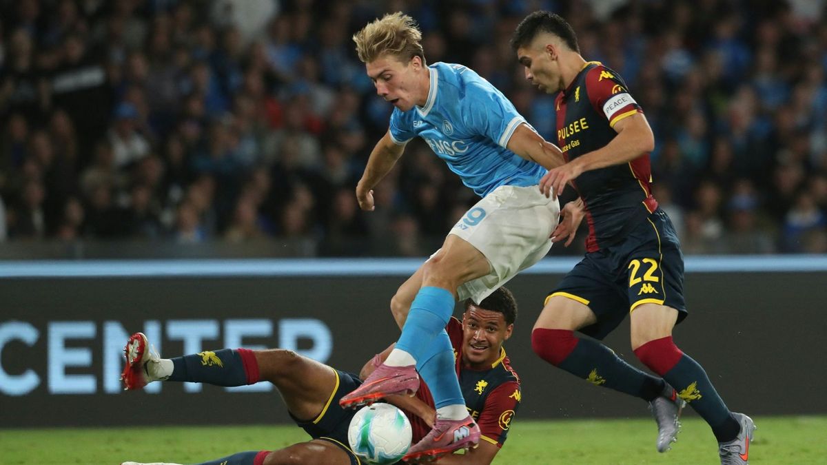 Umkämpftes Spiel in Neapel