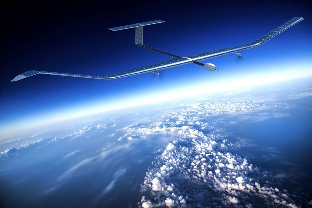 "Zephyr S" fliegt unbemannt und soll künftig in Serie hergestellt werden. Unter anderem das britische Verteidigungsministerium hat bereits Modelle des Solar-Flugzeugs geordert.